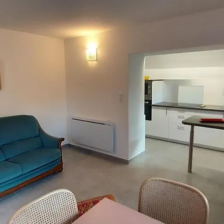 T2 Indépendant Dans Maison Confort * Die